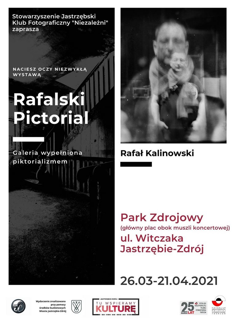 Czarno-biały plakat wystawy „Rafalski Pictorial” Rafała Kalinowskiego. Miejsce: Park Zdrojowy w Jastrzębiu-Zdroju. Czas: 26.03–21.04.2021. Na górze dwa zdjęcia w stylu piktorialnym: klatka schodowa oraz rozmyty, nastrojowy portret dwóch osób