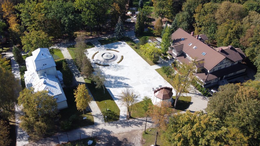 Widok z lotu ptak na park zdrojowy