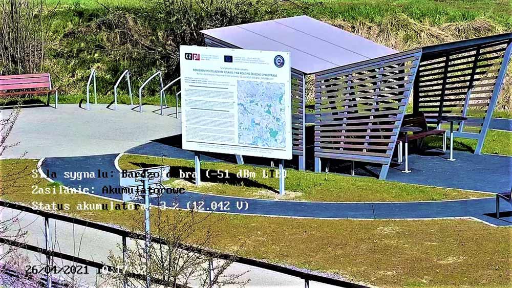 Przedstawia widok z kamery obserwującej trasę Żelaznego Szlaku Rowerowego.