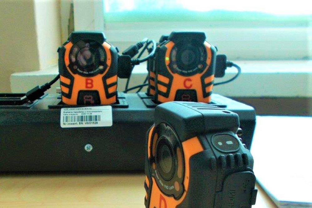 Zdjęcie przedstawia kamery nasobne.