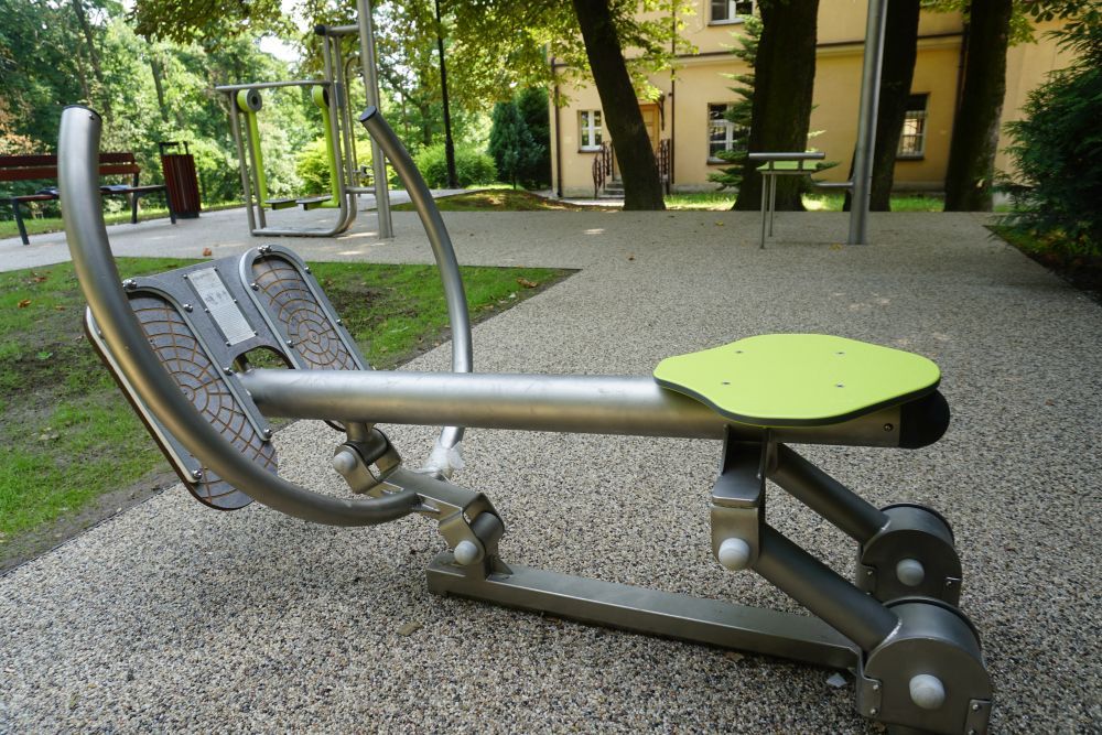 Jedno z urządzeń na siłowni w Bziu