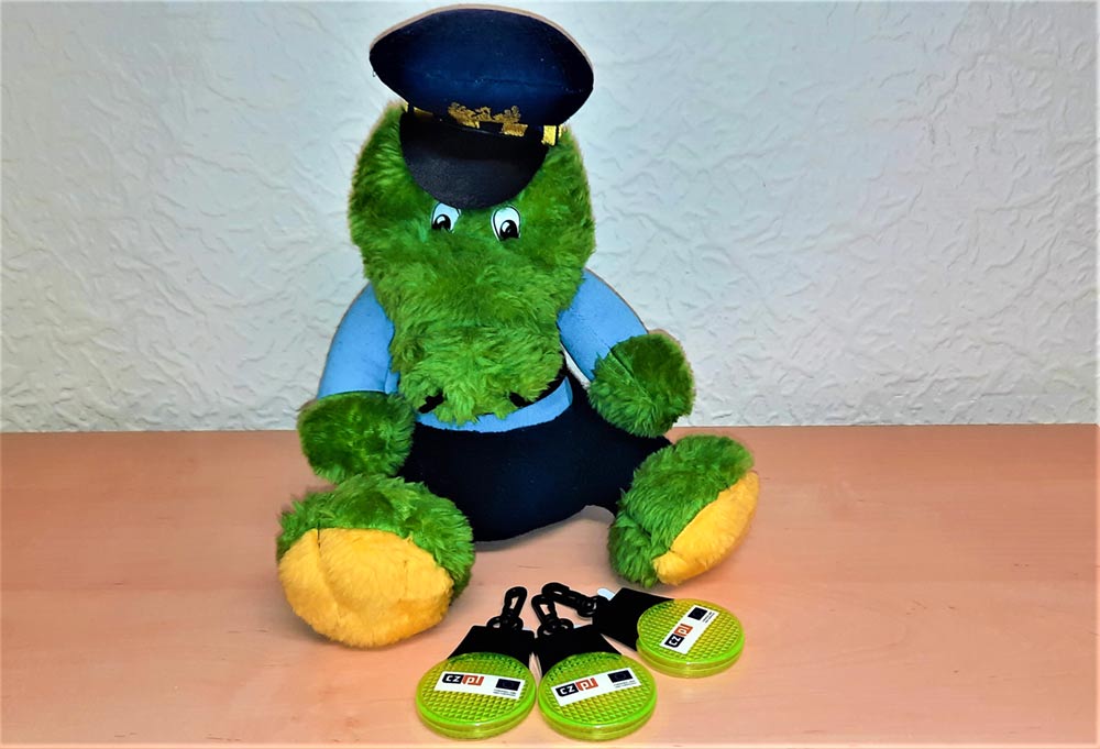 Smokuś - maskotka Straży Miejskiej i lampki.