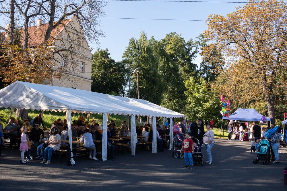 Namiot przed Pałacem w Bziu