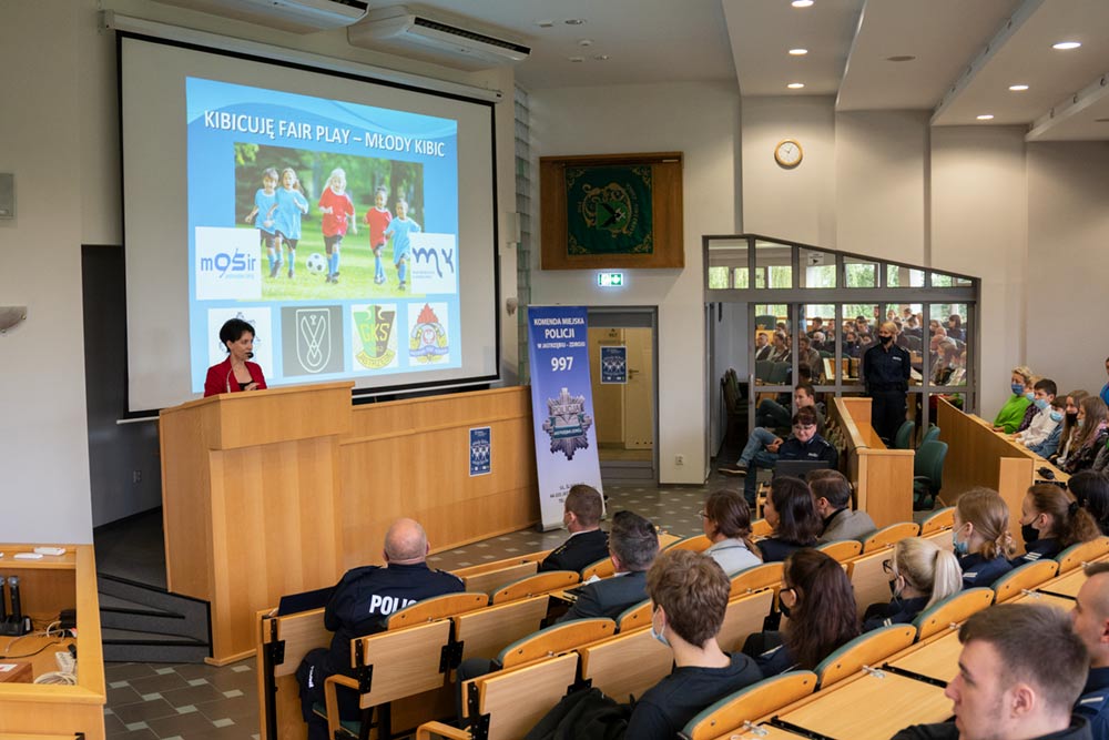 Anna Hetman na mównicy - oficjalne rozpoczęcie kampanii.