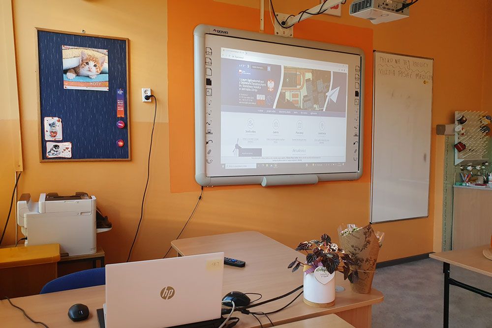 Pracownia wyposażona w tablicę interaktywną.