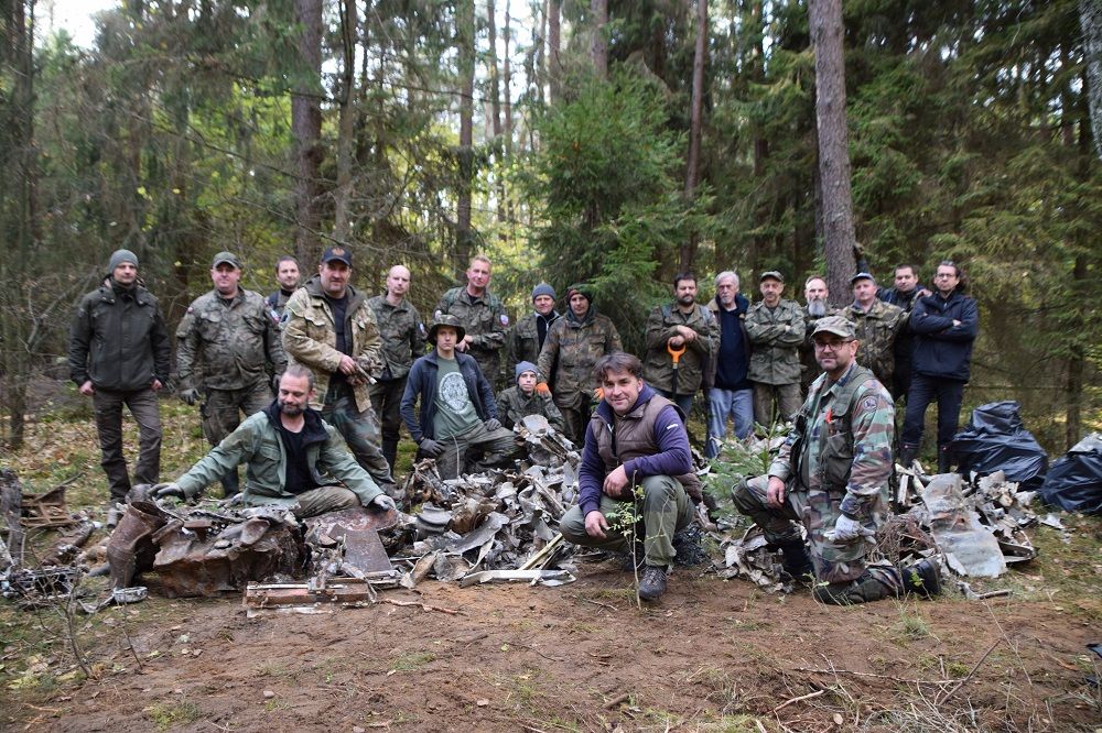 grupa poszukiwaczy ze stowarzyszenia Jastrzębski Wrzesień 1939