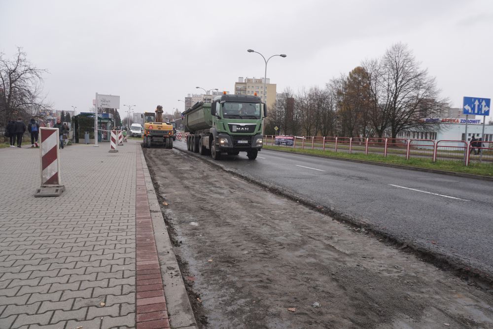 Wjeżdzająca na remontowany odcinek ciężarówka