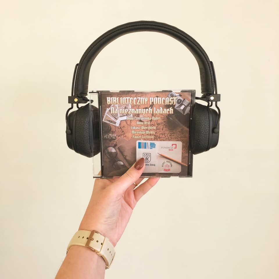 płyta z podcastami - rozmowami Miejskiej Biblioteki Publicznej