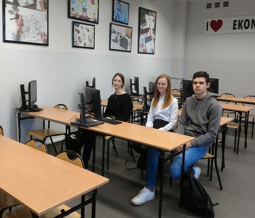 Klaudia Liberda, Marta Mazur i Tomasz Mierzwiński