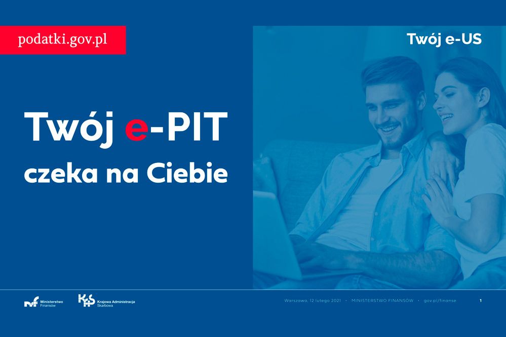 Grafika informacyjna serwisu podatki.gov.pl z hasłem „Twój e-PIT czeka na Ciebie”. Na niebieskim tle widoczna jest para dorosłych osób siedzących na kanapie i korzystających z laptopa. Grafika promuje usługę Twój e-US / e-PIT Ministerstwa Finansów i Krajowej Administracji Skarbowej