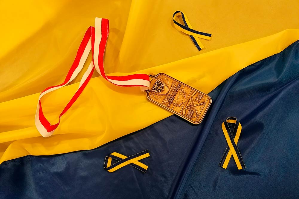 Jastrzębscy artyści zagrają dla Ukrainy. Medal mistrza Polski w hokeju na lodzie.