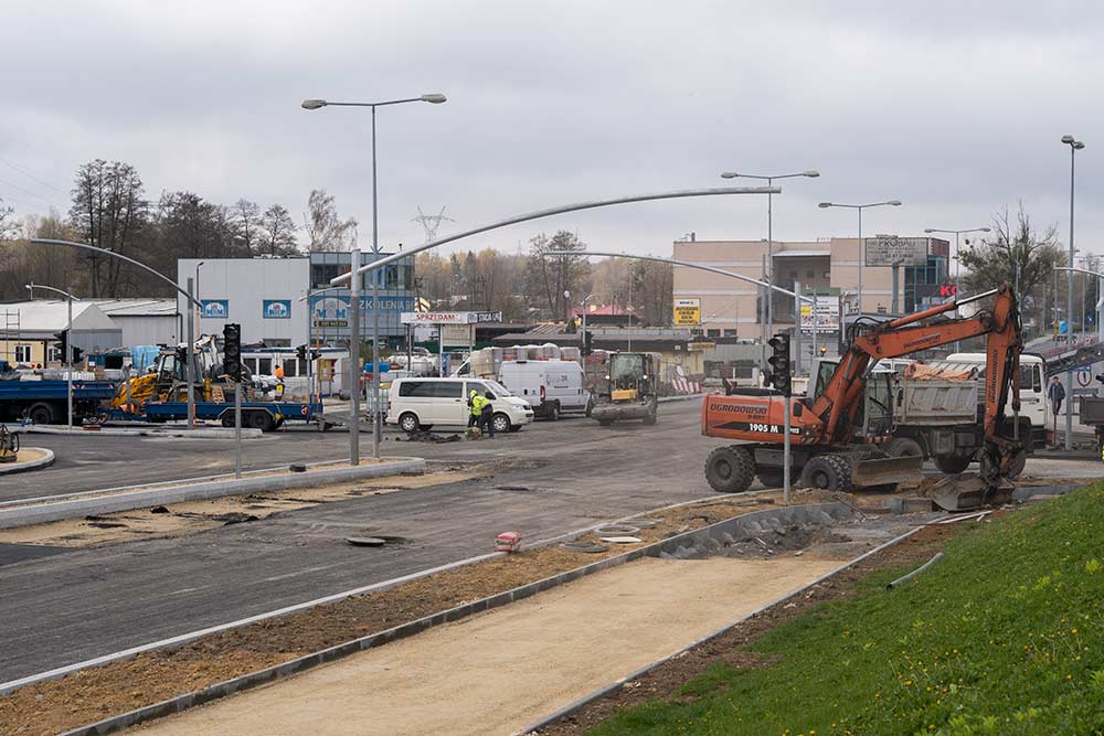 Widok na przebudowywany rejon ulicy i skrzyżowania.
