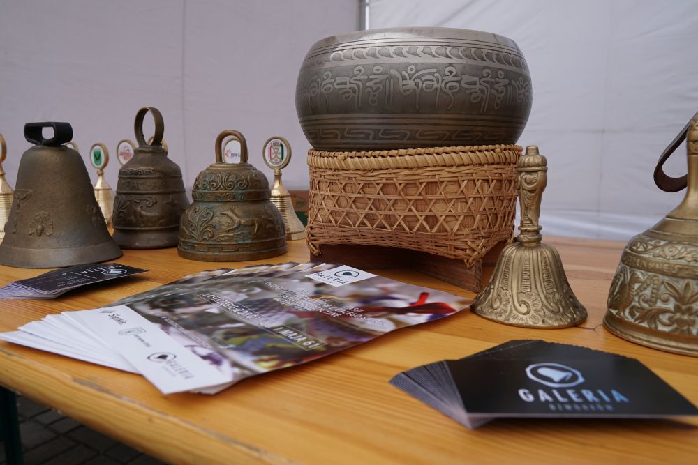 dzwonki i misa tybetańska