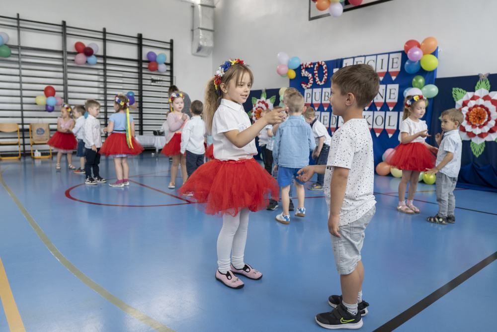 Występ artystyczny grup przedszkolnych.