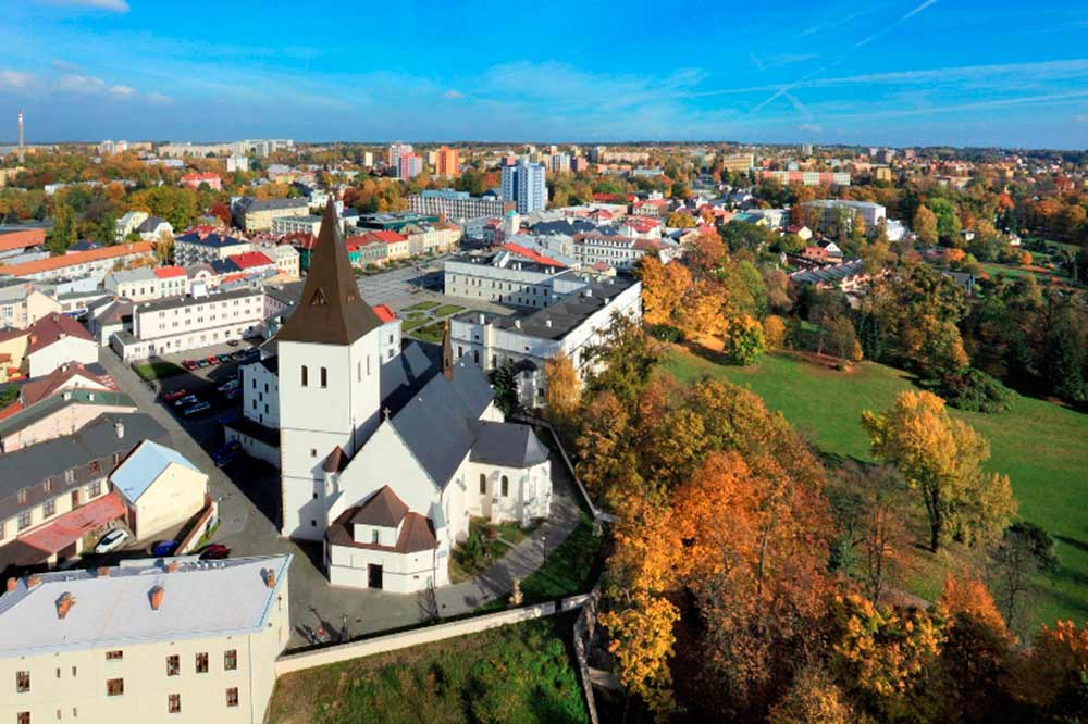 Widok na panoramę Karwiny z lotu ptaka.