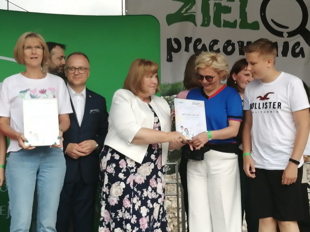 wręczenie dyplomów i dofinansowań 