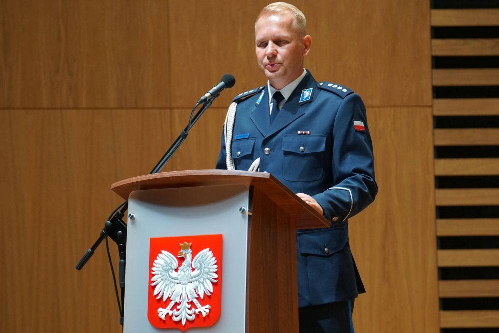 Komendant policji podczas przemawy