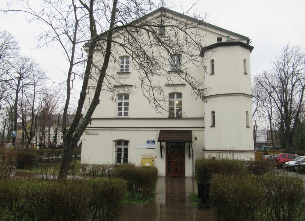 Zdjęcie przedstawia budynek przy ul. 1 Maja 45.