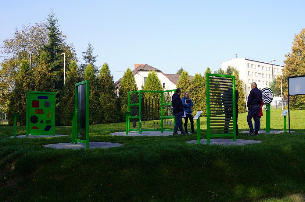 Widok na plac zabaw.