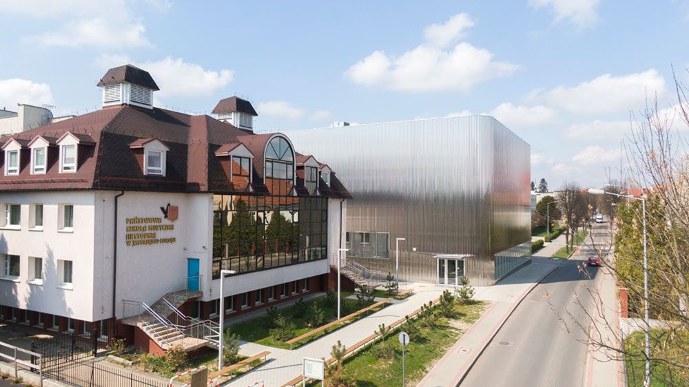 Widok na budynek Szkoły Muzycznej i Sali Koncertowej.