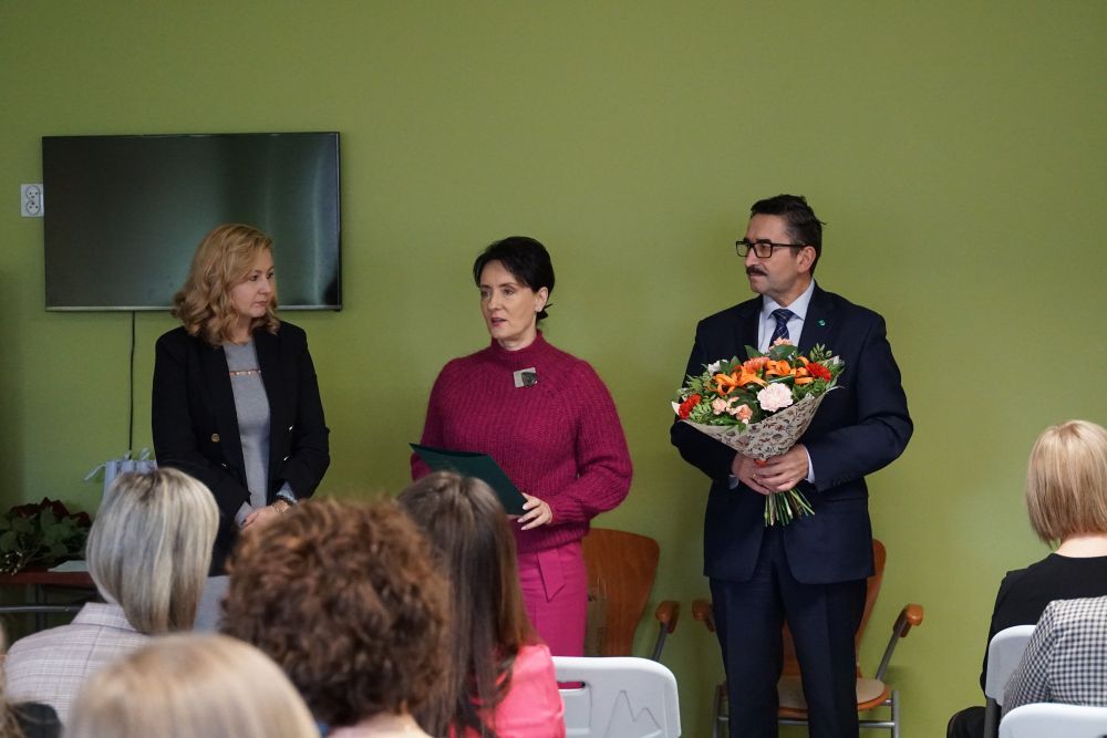 Zdjęcie przedstawia obchody uroczystości Dnia Pracownika Socjalnego.