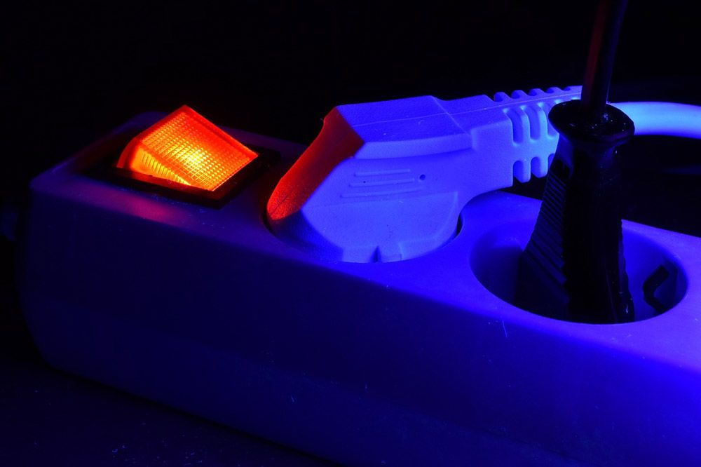 Zdjęcie przedstawia listwę zasilającą.