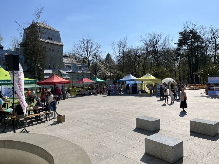 zdjęcie placu na którym trwał ekopiknik 