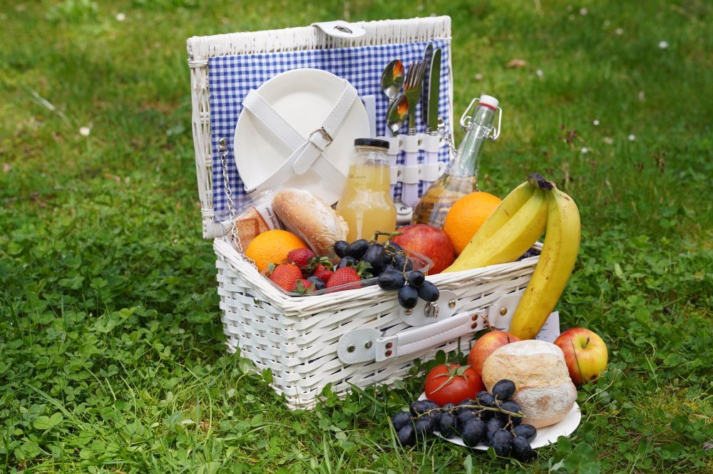 Zdjęcie przedstawia konkursowy kosz piknikowy.