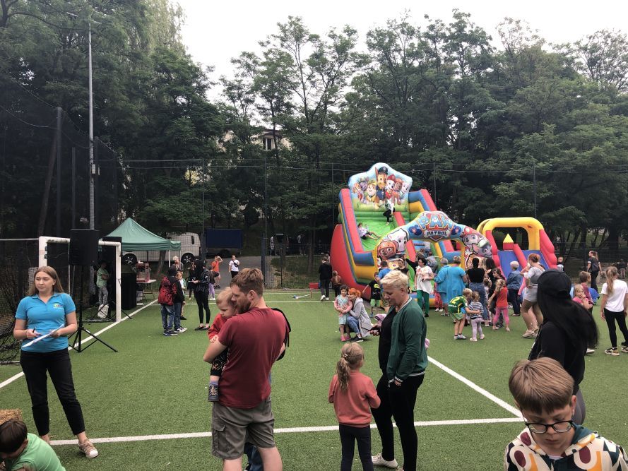 Zdjęcie przedstawia festyn na Osiedlu Przyjaźń.