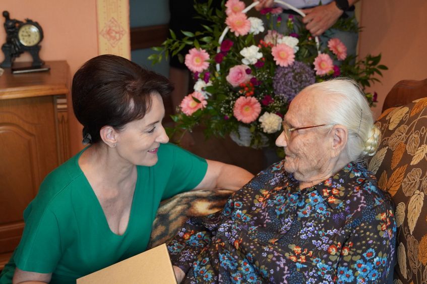 Zdjęcie przedstawia jubilatkę - Panią Apolonię Kolorz.