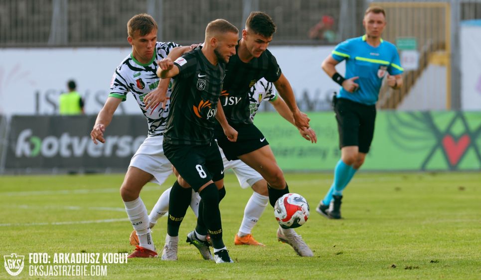 Zdjęcie przedstawia mecz GKS kontra Stal Stalowa Wola.