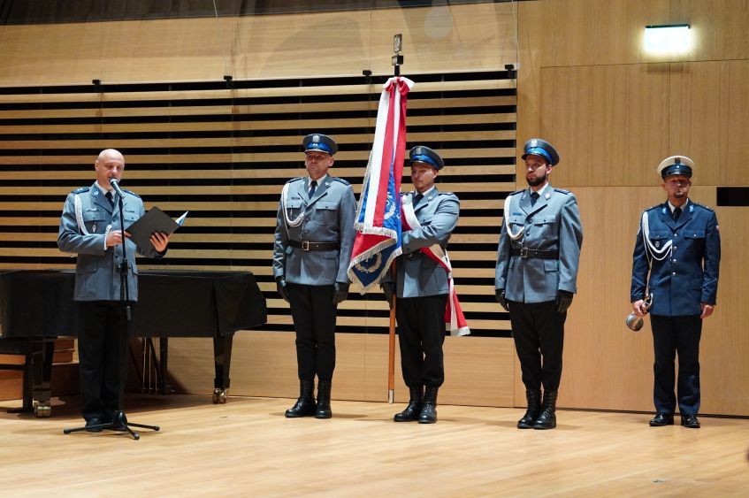 Zdjęcie przedstawia uroczystość Święta Policji.