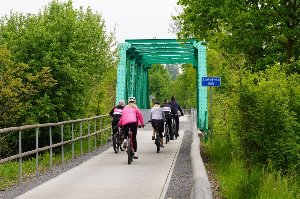 Zdjęcie przedstawia rowery.