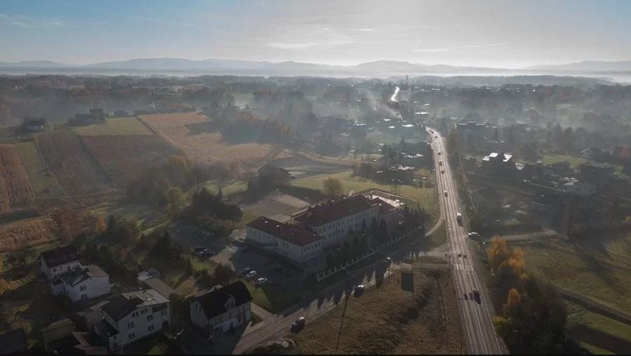 Zdjęcie przedstawia widok miasta.