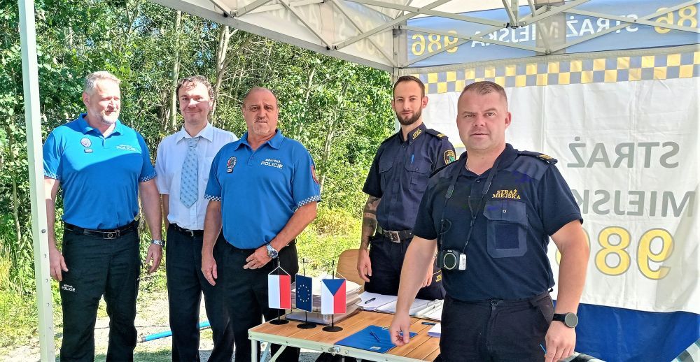 Zdjęcie przedstawia akcję znakowania rowerów.