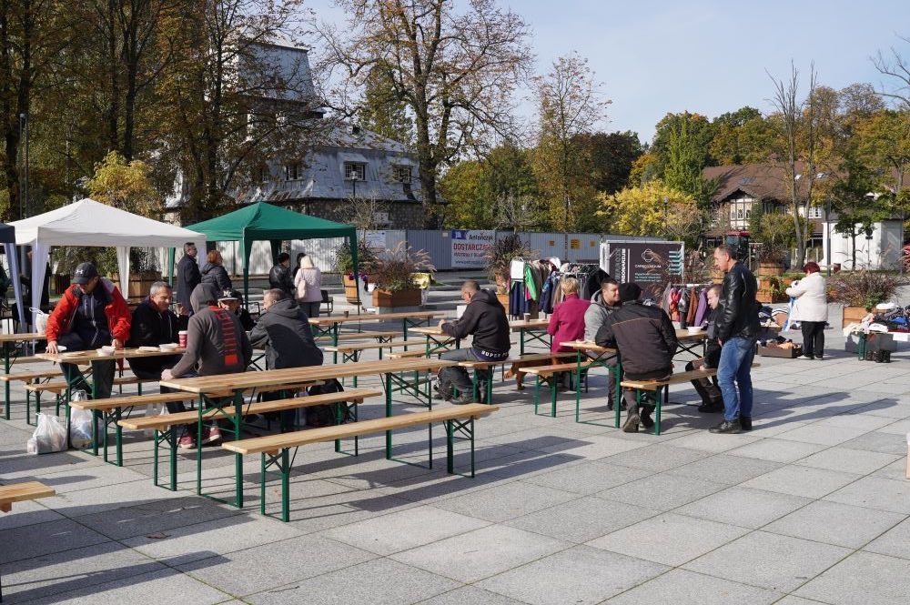 Zdjęcie przedstawia obchody Międzynarodowego Dnia Walki z Ubóstwem w Jastrzębiu.