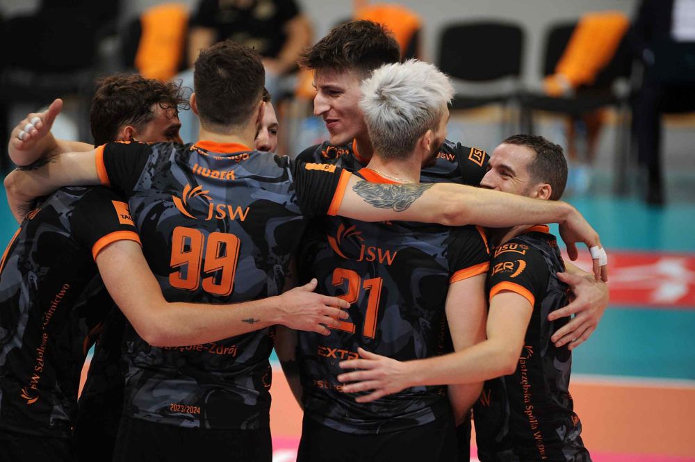 Zdjęcie przedstawia mecz Jastrzębskiego Węgla z PSG Stalą Nysa.