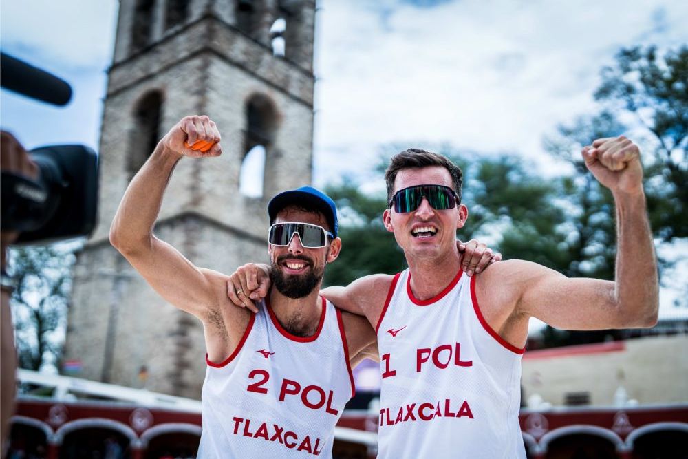 BrązowImedalistów MŚ w siatkówce plażowej Bartosza Łosiaka i Michała Bryla