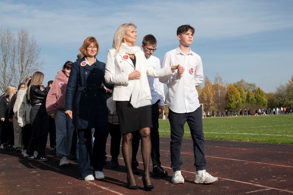 Zdjęcie przedstawia obchody Święta Niepodległości w ZS nr 2 w Jastrzębiu.