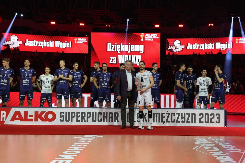 Zdjęcie przedstawia mecz Jastrzębskiego Węgla z Zaksą Kędzierzyn-Koźle.