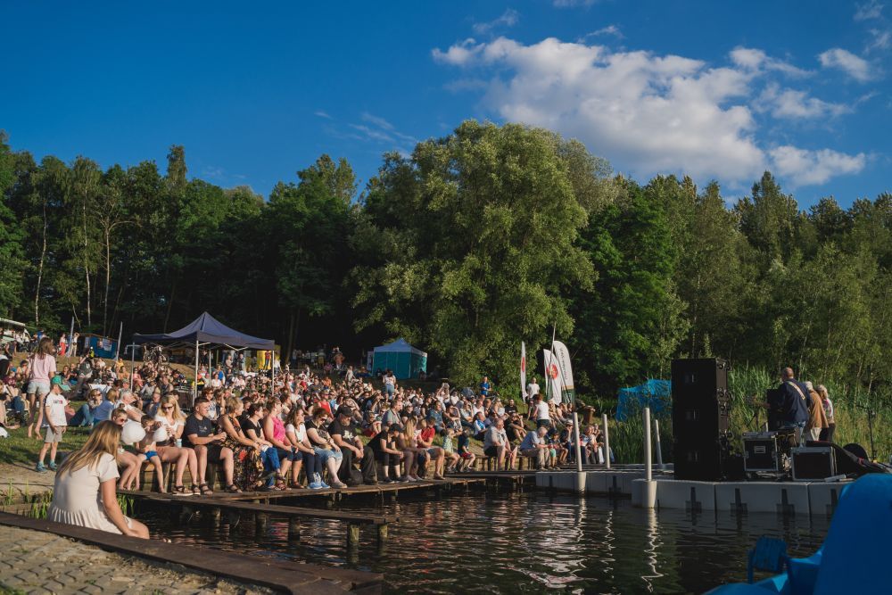 Zdjęcie przedstawia uczestników i wydarzenia Festiwalu Górnej Odry 2023 w Jastrzębiu.