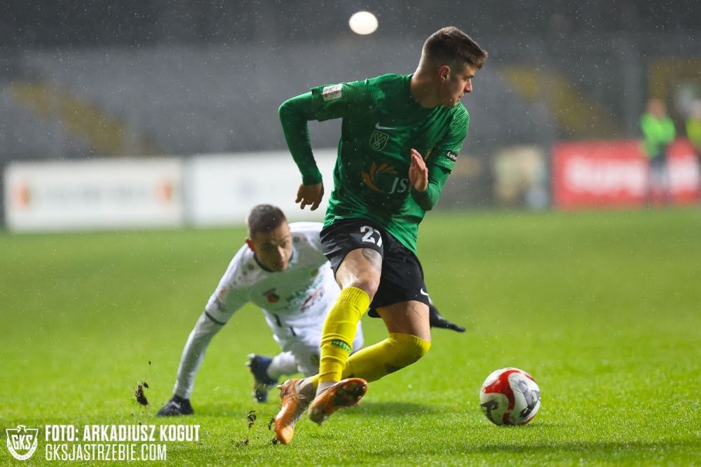 Zdjęcie przedstawia mecz GKS-u Jastrzębie ze Stalą Stalowa Wola.