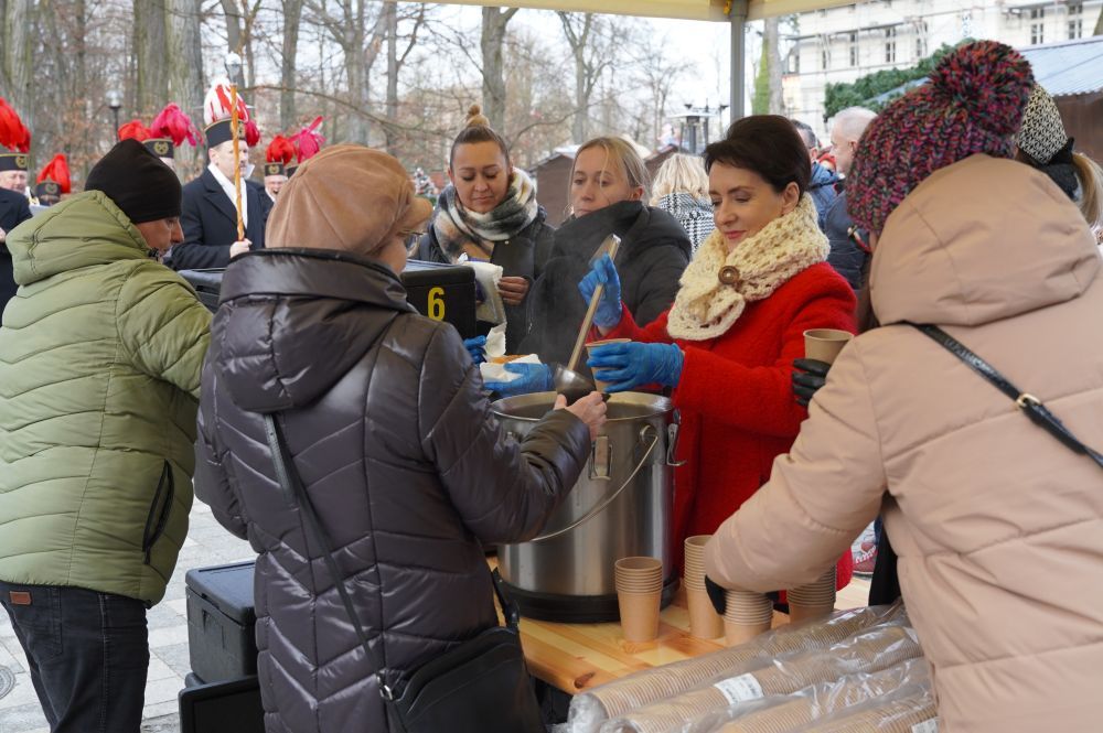 Zdjęcie przedstawia Jarmark Bożonarodzeniowy.