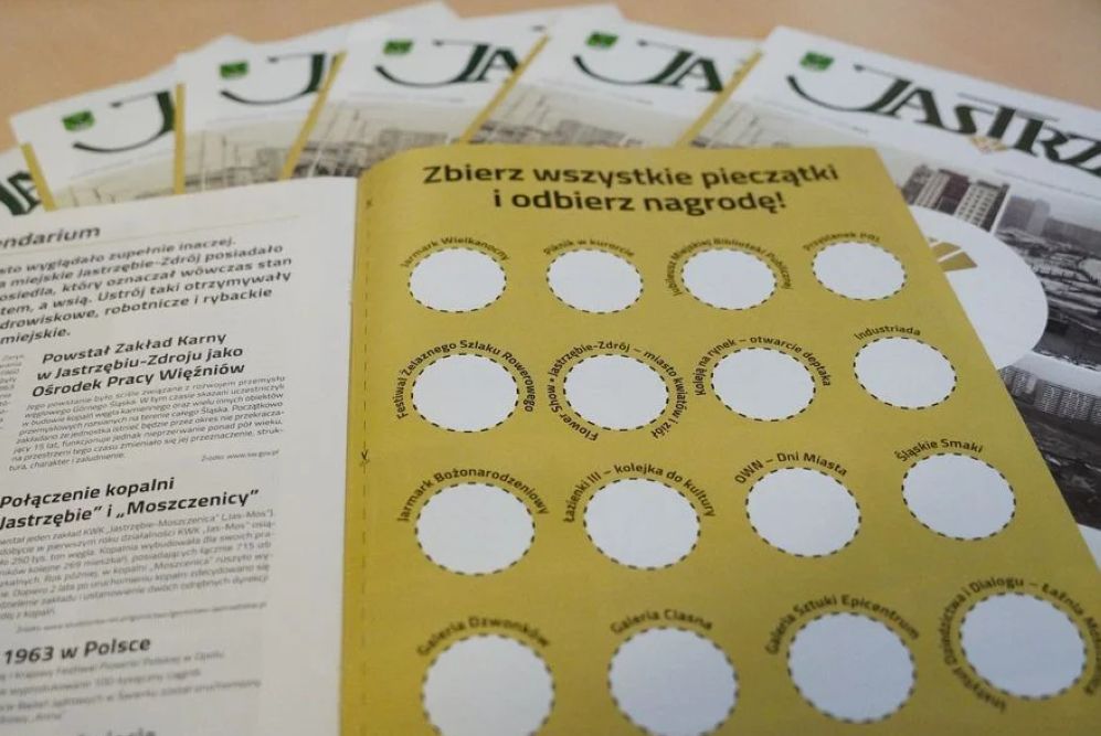 Zdjęcie przedstawia jubileuszowe wydanie gazety "Jastrząb".