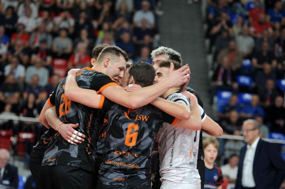 Zdjęcie przedstawia siatkarzy Jastrzębskiego Węgla.