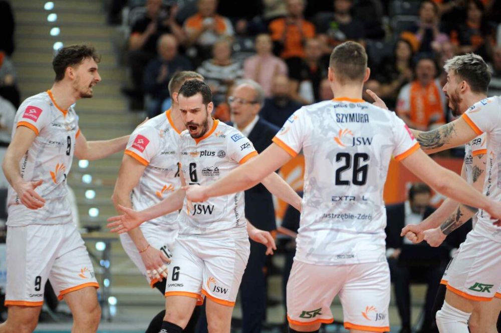 Zdjęcie przedstawia siatkarzy Jastrzębskiego Węgla.