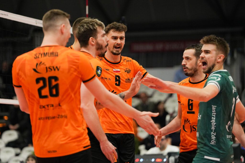 Zdjęcie przedstawia siatkarzy Jastrzębskiego Węgla.