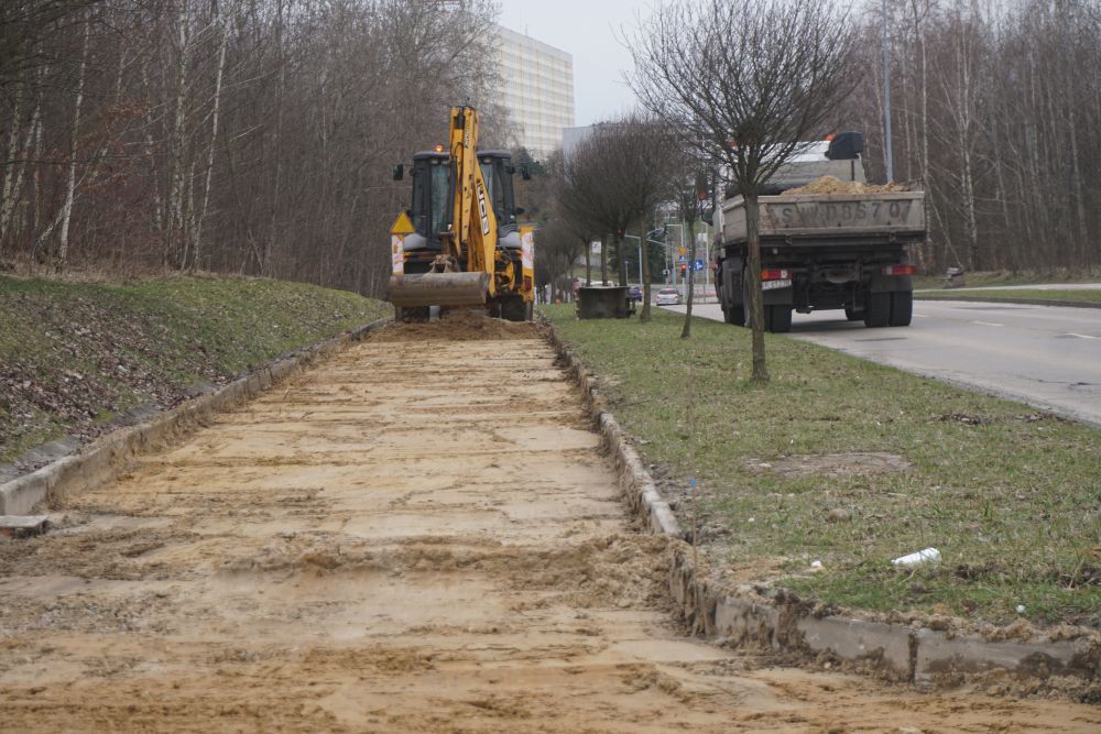 Zdjęcie przedstawia budowę ścieżki rowerowej w Jastrzębiu-Zdroju.