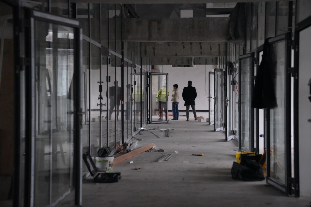 Zdjęcie przedstawia Centrum Biznesu w trakcie budowy.