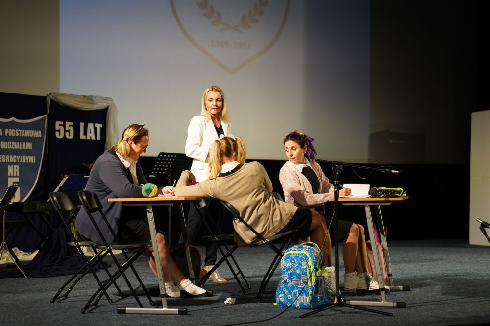 Zdjęcie przedstawia jubileusz 55-lecia SP nr 5.